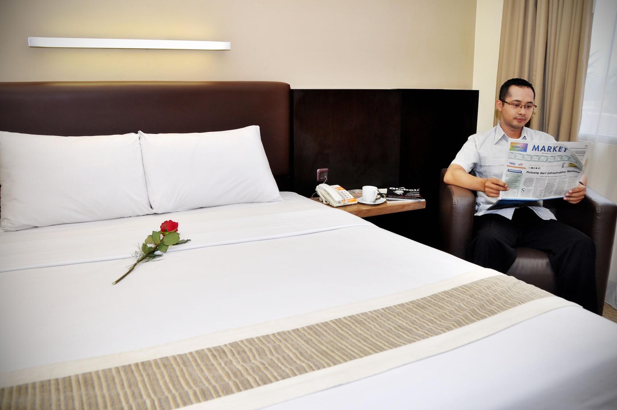 Pandanaran Hotel Semarang Exterior photo