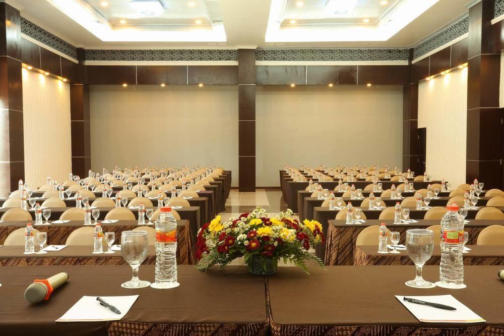 Pandanaran Hotel Semarang Exterior photo