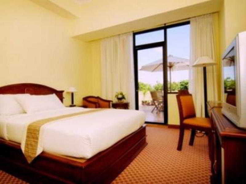 Pandanaran Hotel Semarang Exterior photo