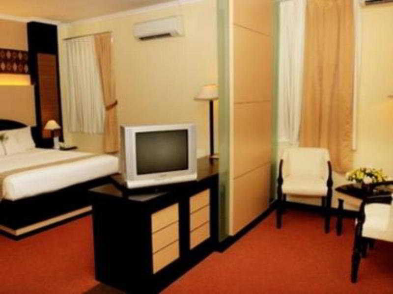 Pandanaran Hotel Semarang Exterior photo