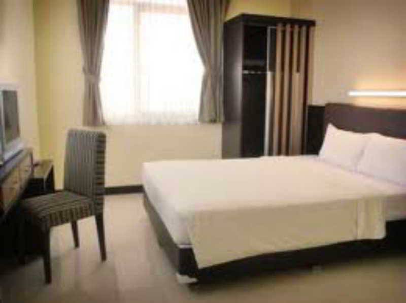 Pandanaran Hotel Semarang Exterior photo