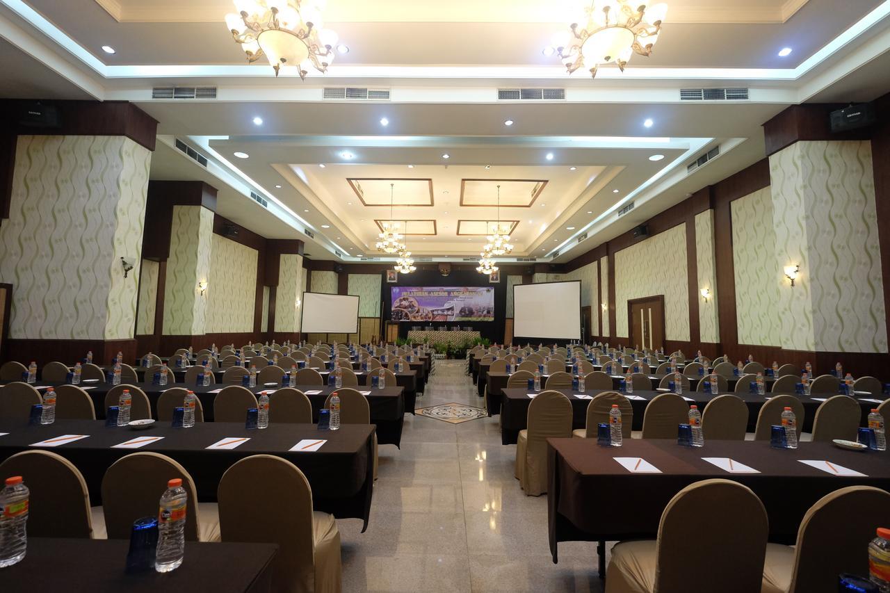 Pandanaran Hotel Semarang Exterior photo