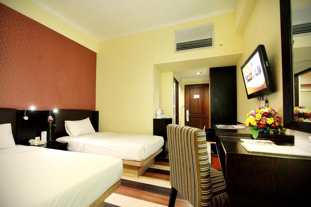 Pandanaran Hotel Semarang Exterior photo