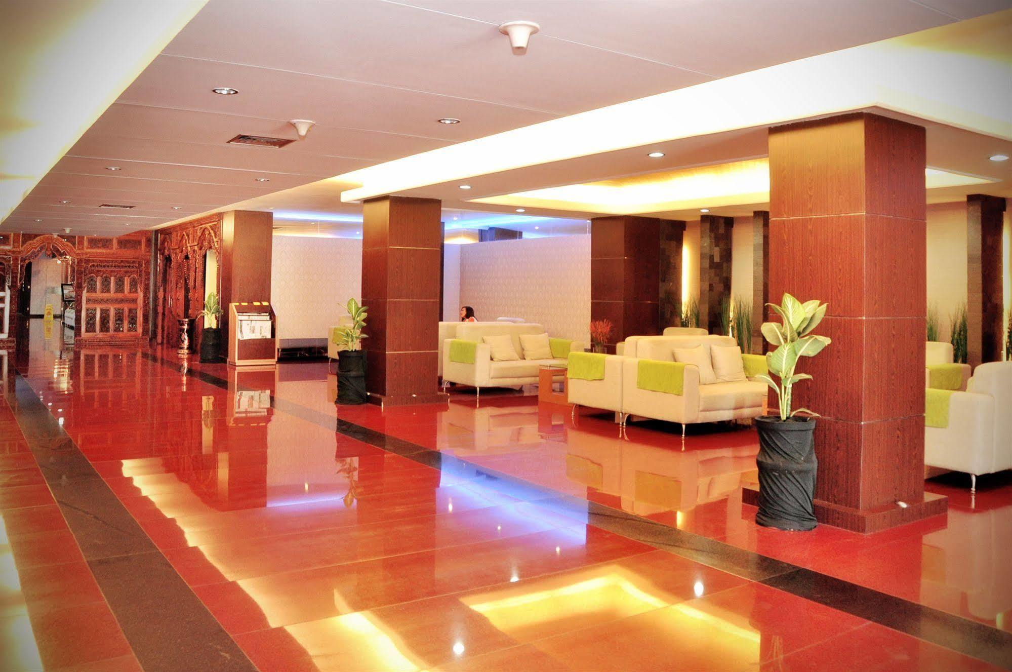 Pandanaran Hotel Semarang Exterior photo