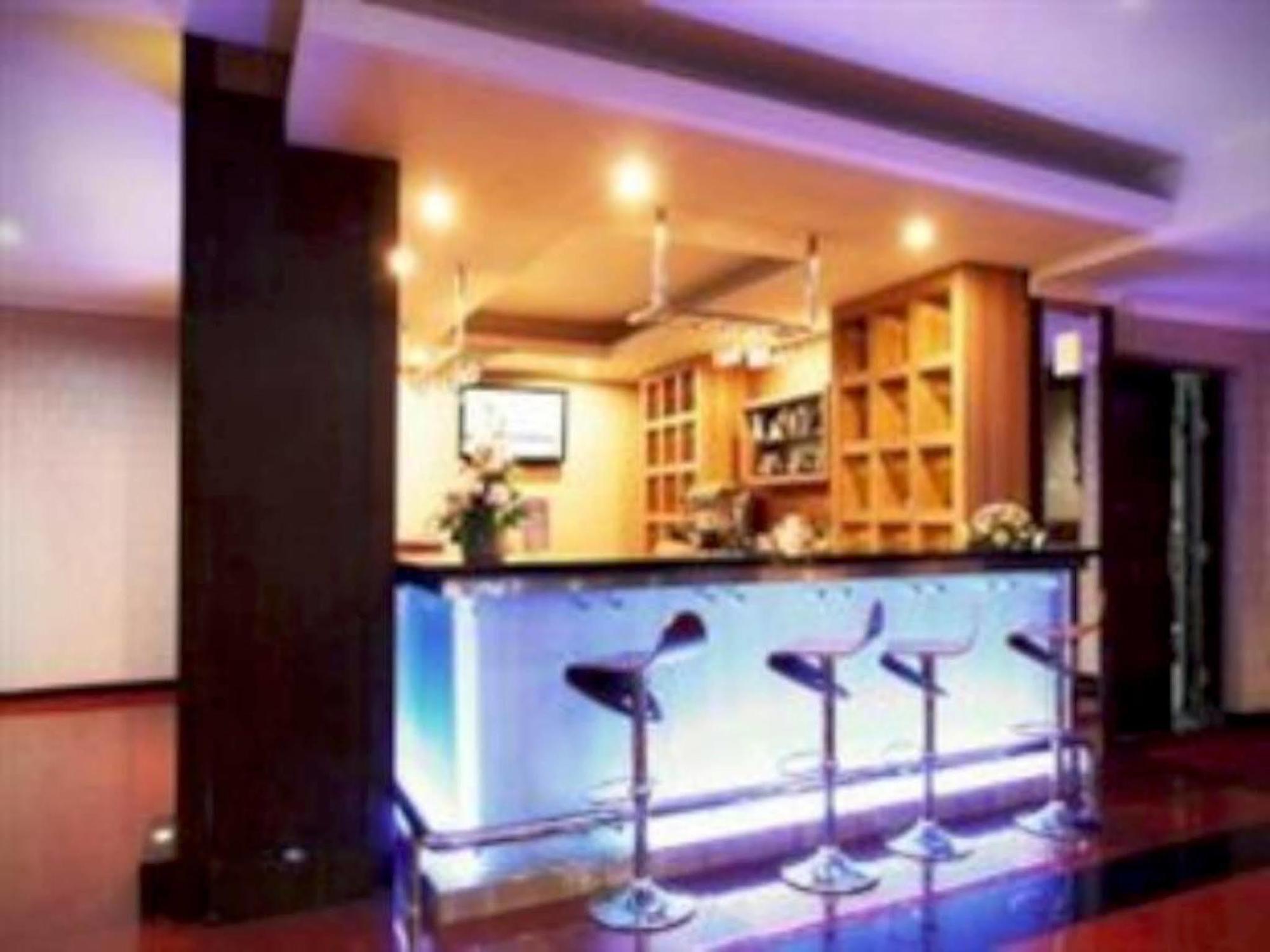 Pandanaran Hotel Semarang Exterior photo