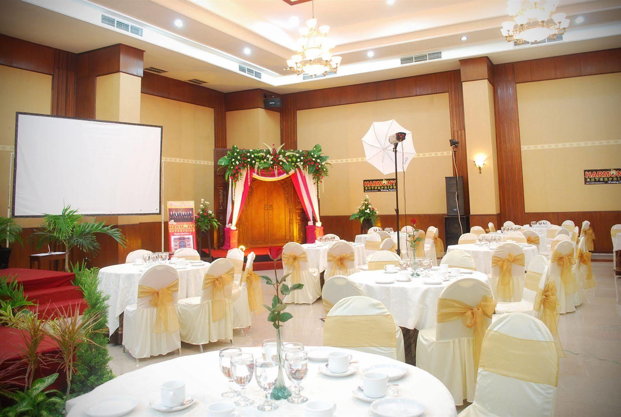 Pandanaran Hotel Semarang Exterior photo