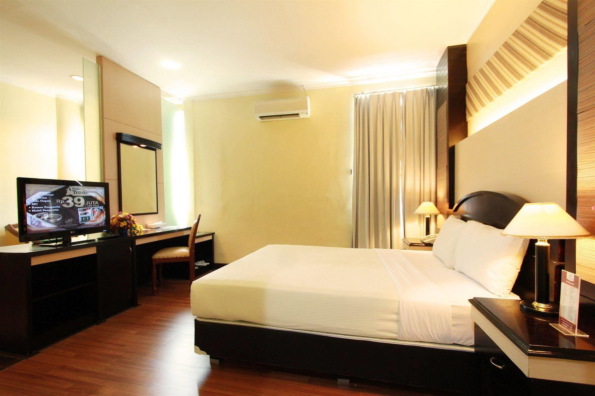 Pandanaran Hotel Semarang Exterior photo
